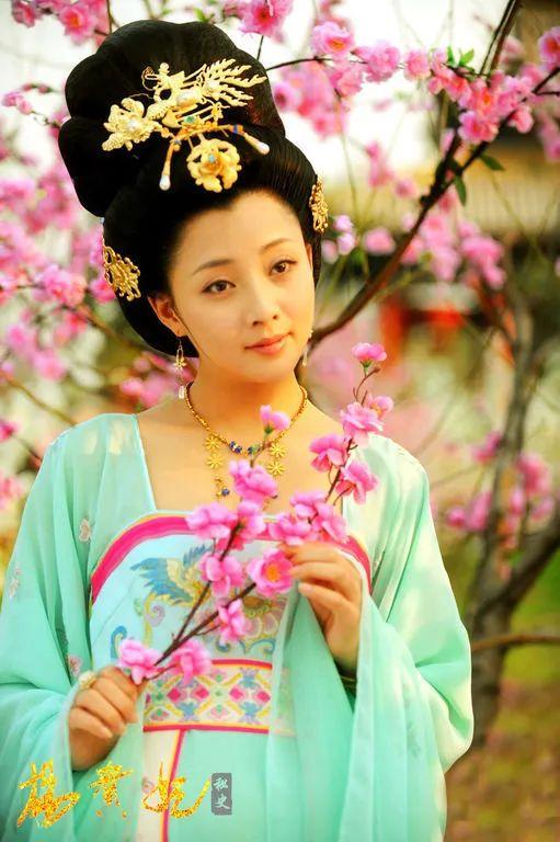 殷桃圖片個人檔案 ;曾被重慶落馬高官「包養三年」？真相來了