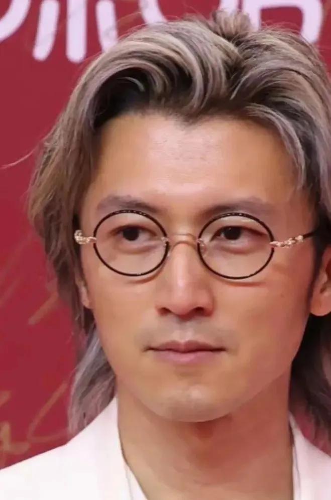 謝霆鋒個人資料及履歷 從叛逆少年到成功人士，42歲的他都經歷了什麼？