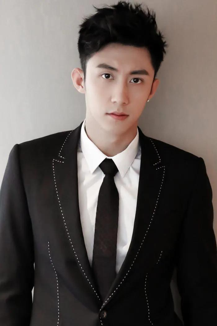 2022年寶藏男孩黃景瑜個人資料簡介