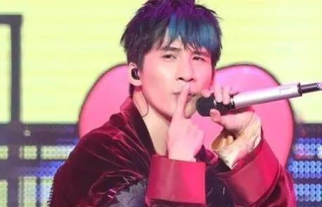 大張偉個人資料簡介 出道多年從來沒有緋聞，拒絕黃小蕾，他究竟在追求什麼