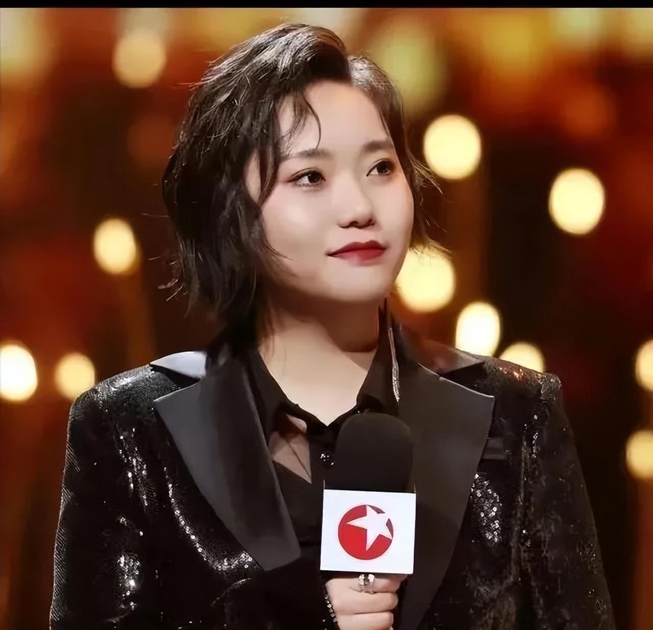 李雪琴的個人資料 ：一個「喪」女孩，憑什麼能火紅三年？