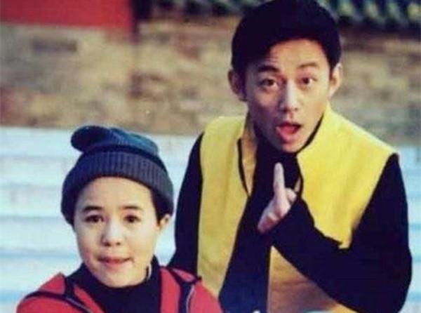 何炅個人檔案： 21歲，27歲，34歲，38歲，43歲的何炅，哪個驚艷了你？