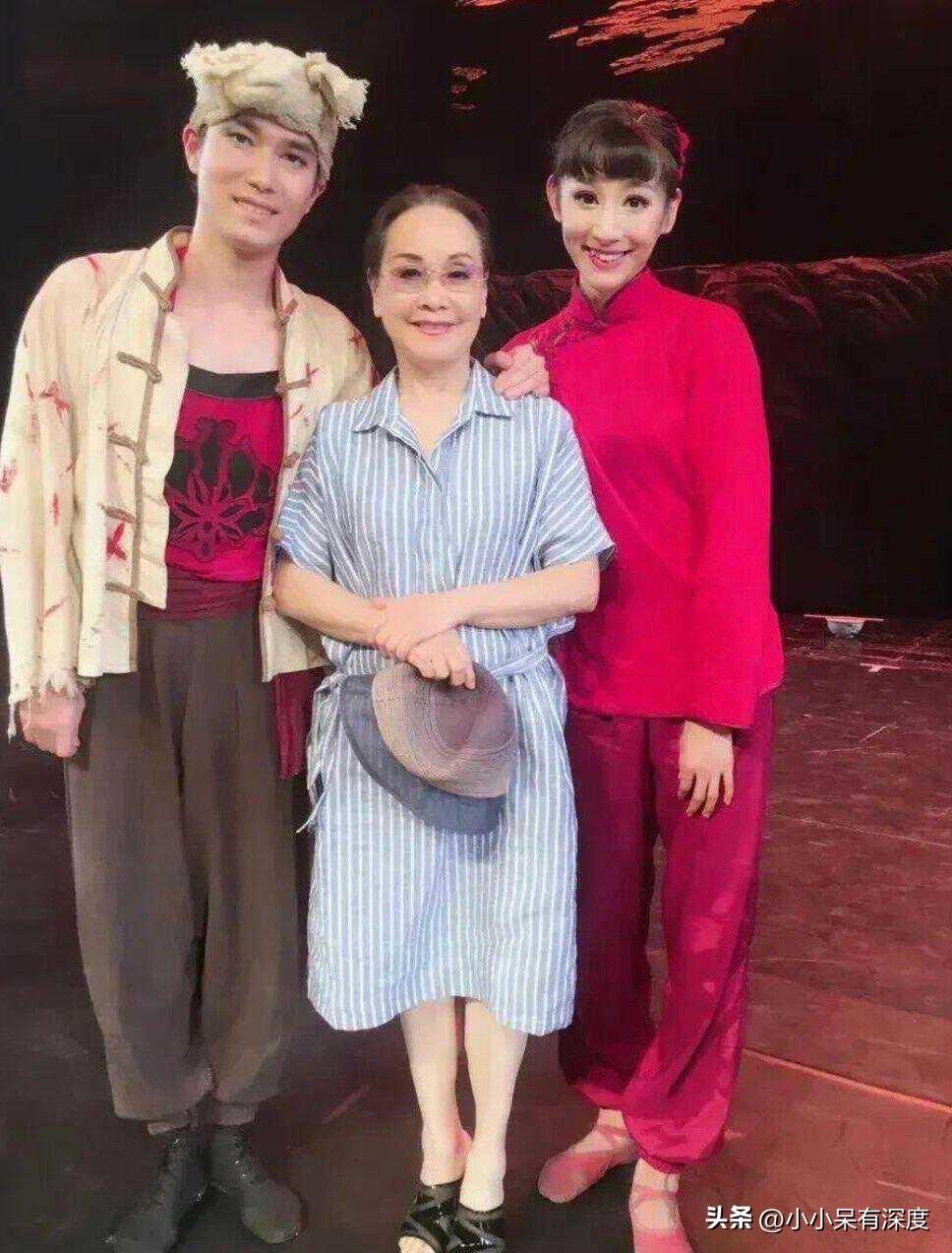 78歲李谷一個人簡介:摘假髮才是真的美！她風光的背後，有多少淚？