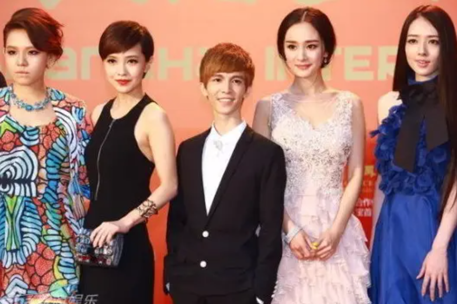 郭敬明有哪些早年經歷 ，從“天才作家”到“抄襲大王”，郭敬明到底經歷了什麼？