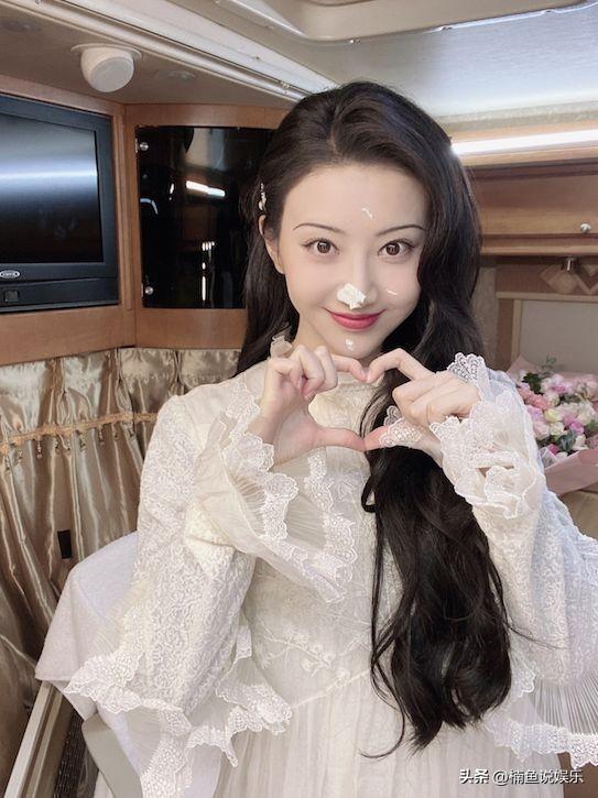 年輕時景甜顏值有多高，跳芭蕾舞白淨靈動，不愧是人間富貴花