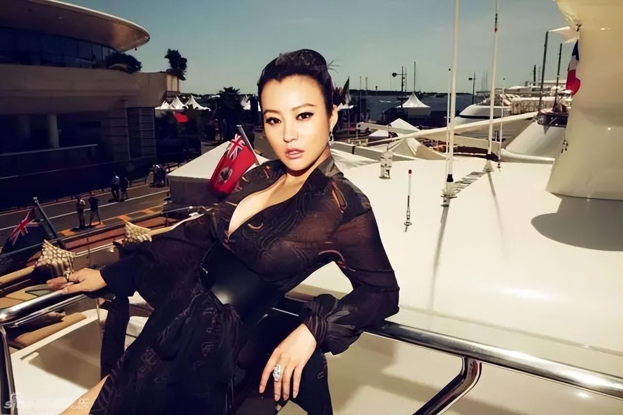 演員郝蕾：二婚嫁圈外老公劉燁，生下雙胞胎，離婚後生活狀況如何