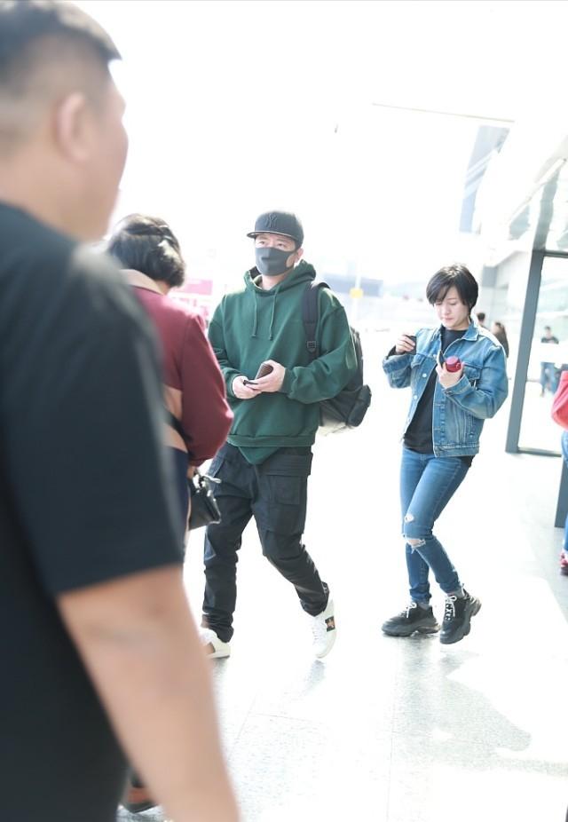 郭京飛與家人罕見合體，妻子打扮很有味，兒子正臉曝光比他帥