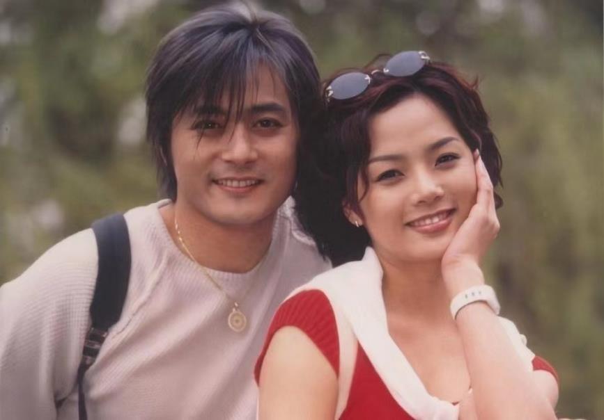 43歲蔡琳離婚後獨自帶娃，家裡沒奢華裝潢卻有三台冰箱，太有愛