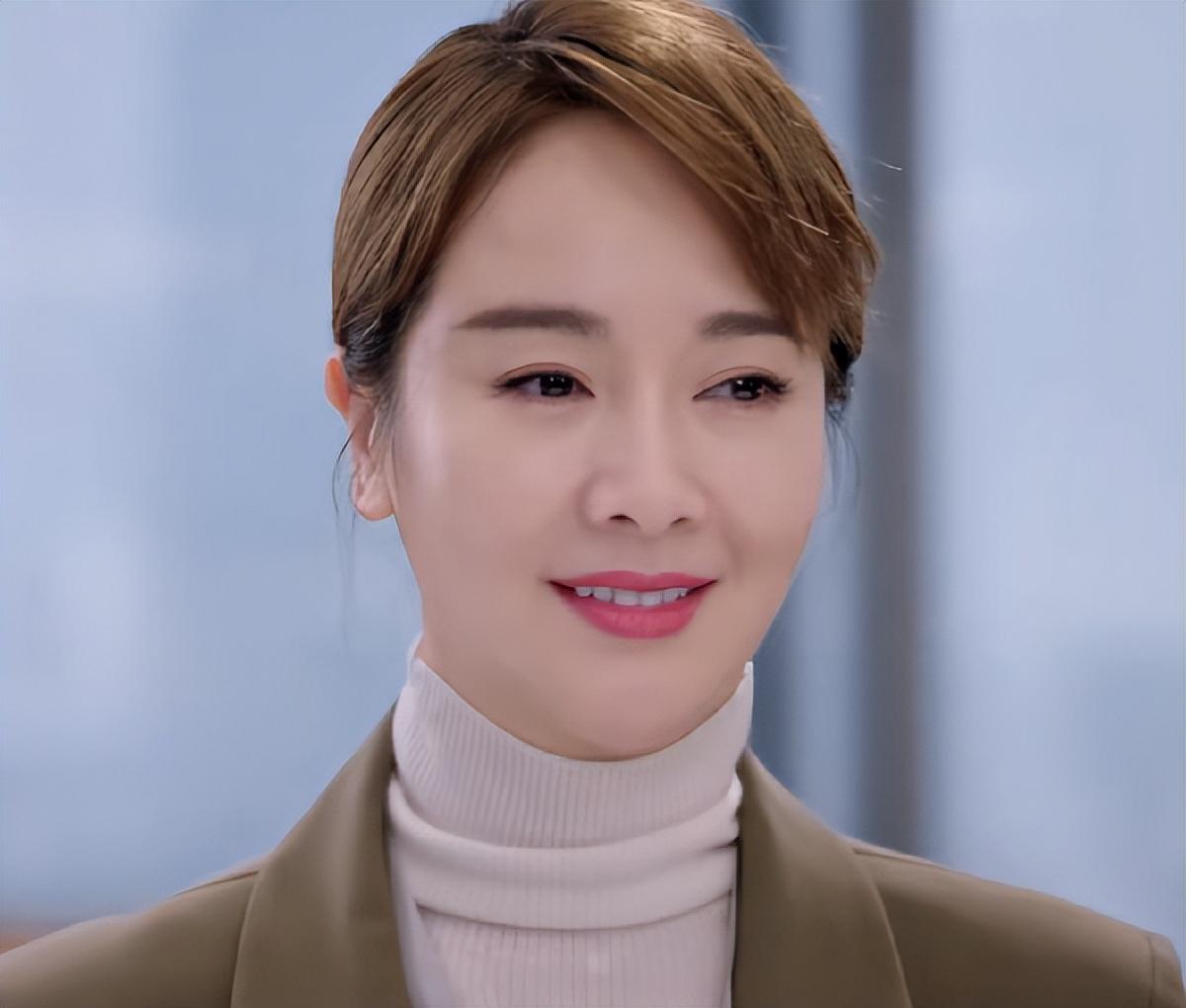 《繁華似錦》左小青太會保養了，46歲還那麼美，氣質秒殺女主角