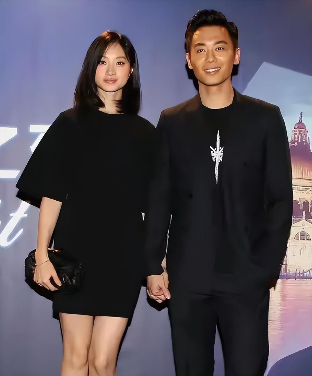 茱亞文夫妻同框，39歲老婆氣質清純像學生，他西裝革履像老幹部