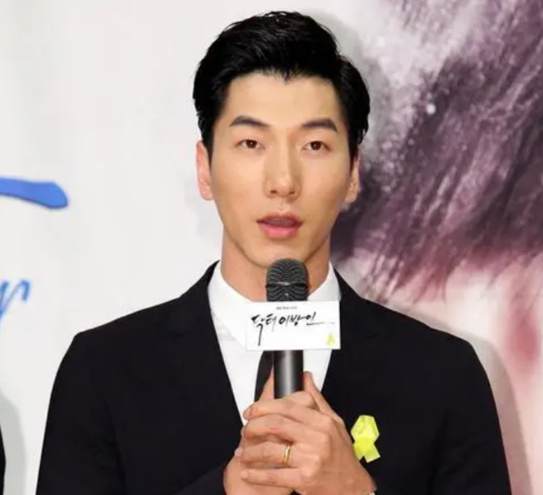 張亮個人檔案 ：從紅極一時到無人問津，一手好牌怎麼糊的？