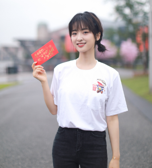 沈月身高不到165！被導演強制要求穿「高腰褲」後，女生都自閉了